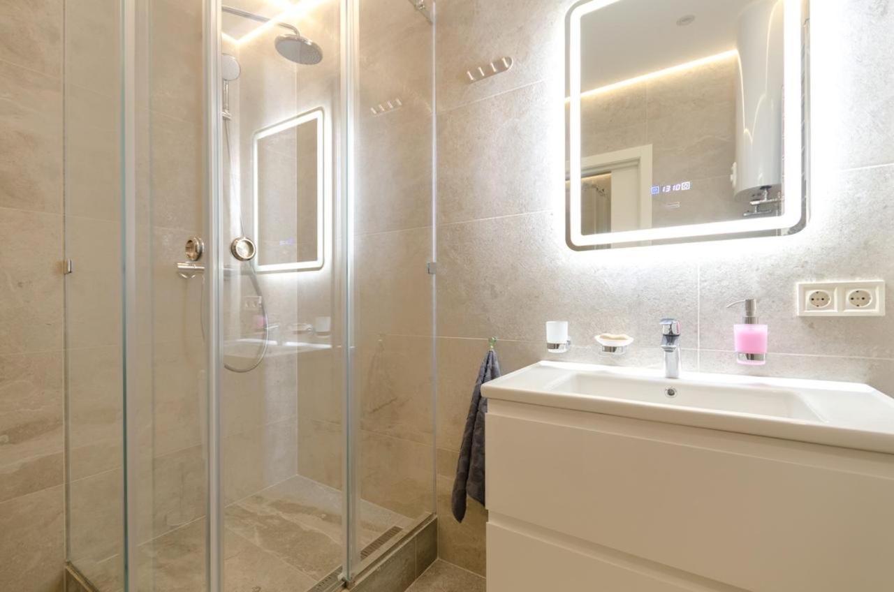 Mini-Smart 1 Apartman Kijev Kültér fotó